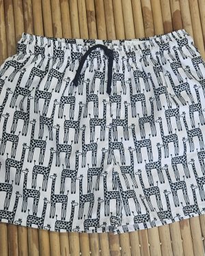 Bañador para niño estampado negro y blanco jirafas