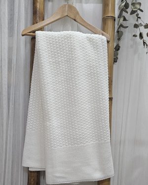 toquilla chal para bebé punto invierno. Cruda. Mac Ilusión