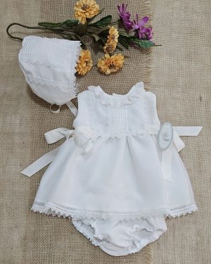 Jesusito dos piezas con capota ceremonia bautizo muselina crudo. Mikamam