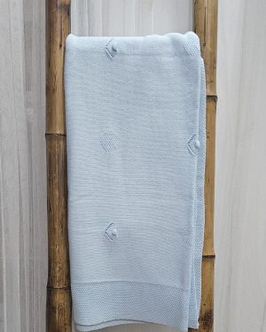 Toquilla, chal punto para bebe color azul claro celeste.