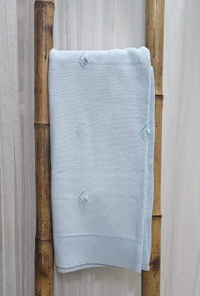 Toquilla, chal punto para bebe color azul claro celeste.