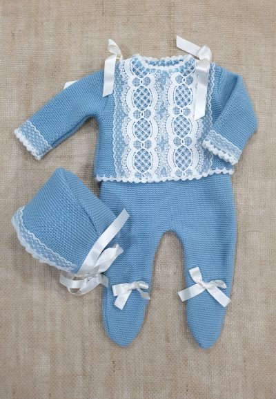 Conjunto punto polaina con capota azul encajes.