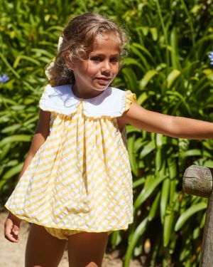 Jesusito con braguitas para niña marca La Matinica, vichy amarillo coleccion Kittie