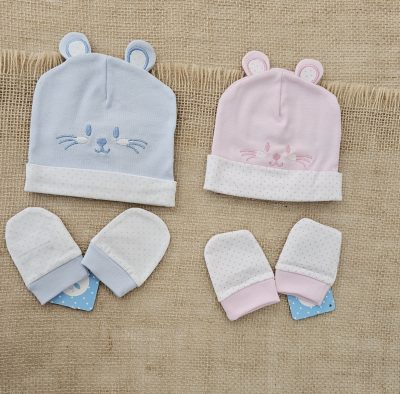 Set primera puesta gorrito más manoplas.