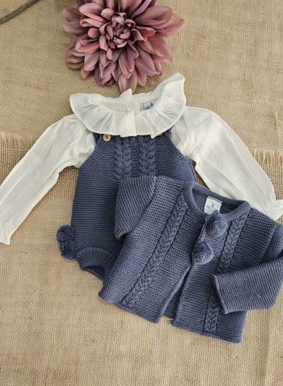 Conjunto de punto para bebé 3 piezas pelele, chaqueta y blusa. Azafata. Sardón