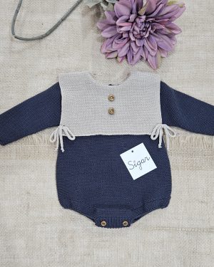 Pelele punto bobo con pecherin tono beig. Sigar. Invierno 2025
