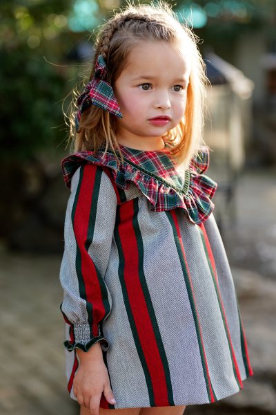 Vestido con braguitas a juego para niña rayas tejido cuadros escocés. José Varón. Invierno 2025