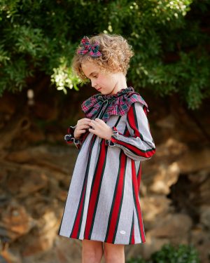 Vestido para niña José Varón rayas y estampado escocés colección Invierno 2025.