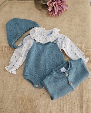 Conjunto para bebé punto peto, blusa, chaqueta, capota verde petróleo. Sardón