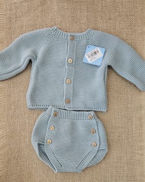 Conjunto punto para bebe dos piezas verde empolvado. Sardon