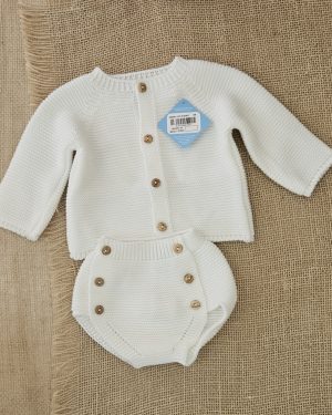 Conjunto punto para bebé dos piezas color blanco. Sardon