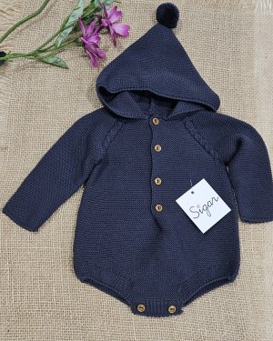 Pelele punto para bebé con capucha incorporada color Carbón. Sigar