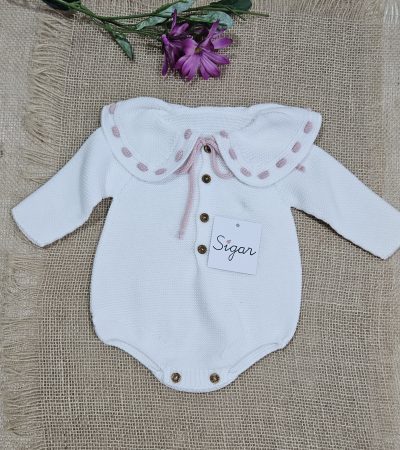 Pelele punto bobo para bebé color blanco ribete rosa maquillaje. Sigar