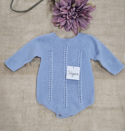 pelele punto bobo ochos Sigar. Color cielo. Invierno 2025