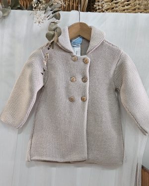 Abrigo punto doble para bebé unisex color piedra camel. Sardón