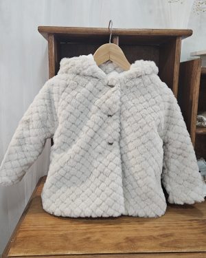 Chaqueta para niña pelito con capucha color Nuez. Mac Ilusión