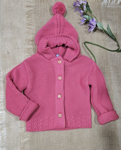 Chaqueta punto capucha con borlón color coral- Sardón