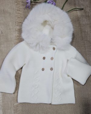 Chaqueta punto unisex color crudo con capucha ribete pelo. Popys