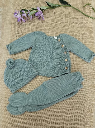 Conjunto punto para bebé polaina , jersey y gorro verde. Popys