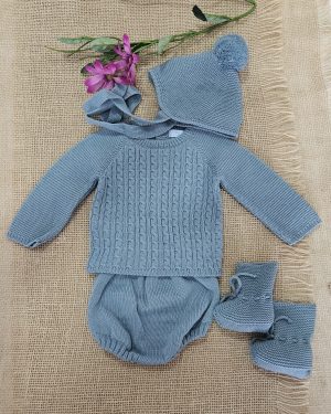Conjunto punto para bebé color musgo, cubre, jersey capota y patucos. Mac Ilusión