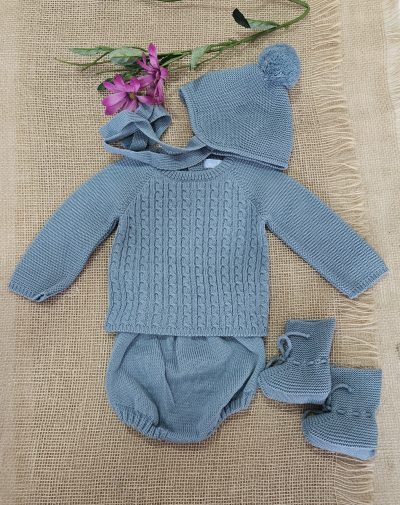 Conjunto punto para bebé color musgo, cubre, jersey capota y patucos. Mac Ilusión