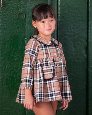 Jesusito para niña marca Mon Petit. estampado cuadros burberry