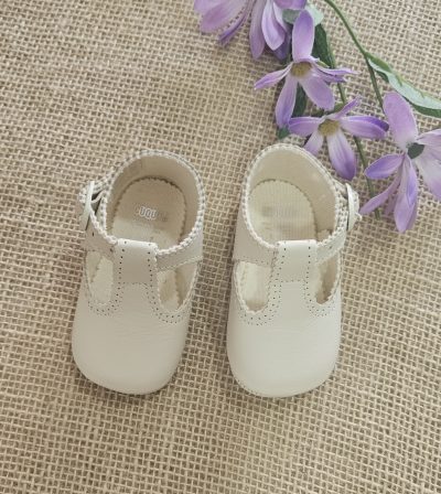 Zapatito bebé sin suela color beige pepito.