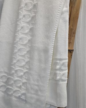 Toquilla mantita punto para bebé color crudo.