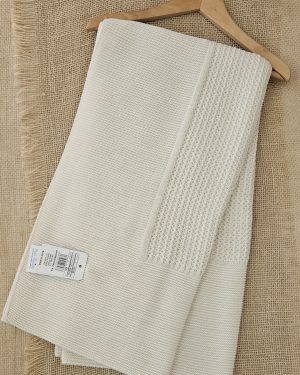 Toquilla chal punto para bebé color natural Mac Ilusion