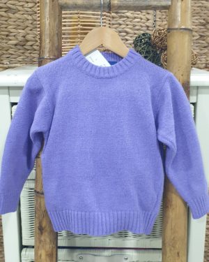 Jersey para niño cuello a la caja color morado,.