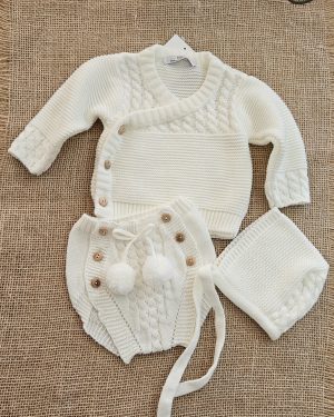 Conjunto punto para bebé color crudo con capota a juego.- Popys