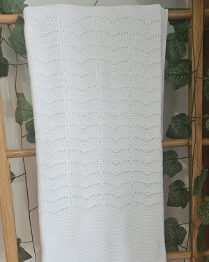 Toquilla punto verano para bebé color blanco. Mac Ilusión