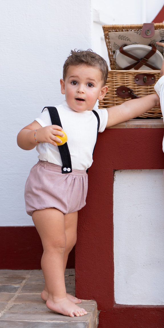 Conjunto para niño bebé bombacho nude combinado con tirantes negros. José Varón