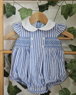 Pelele para bebé punto smock rayas azulón. Sardón
