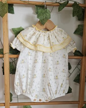 Pelele enterizo cuello volante patitos amarillo. Popys