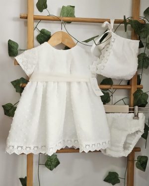 A Jesusito con capota Gasa plumeti encajes crudo R301140