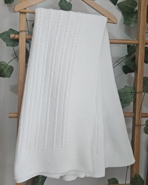 Toquilla mantita para bebé 100% algodón Artinsa color blanco.