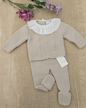 Conjunto polaina, jersey bebé cuello puntillas blanco.