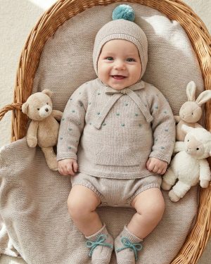 Conjunto punto para bebé patucos, gorro, jersey y cubre. Mac Ilusión